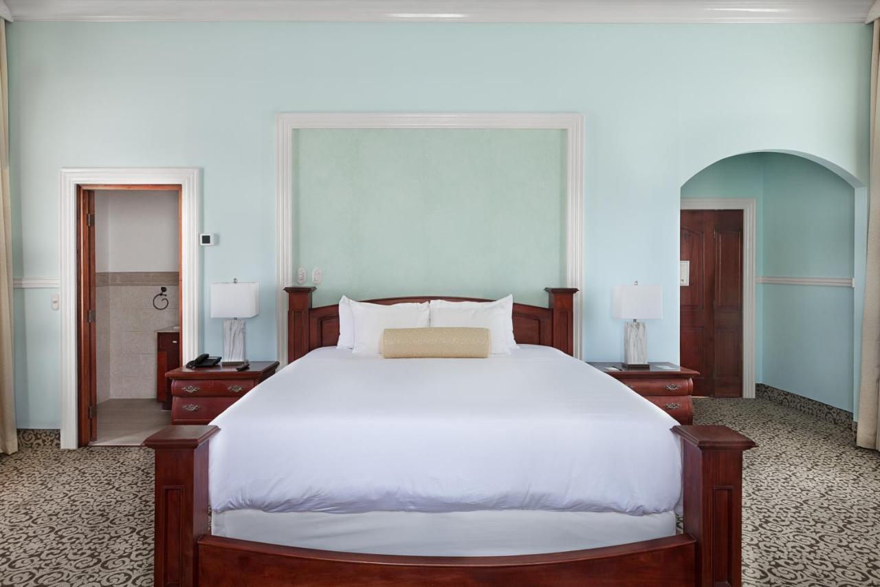 Hotel La Perla Leon Ngoại thất bức ảnh