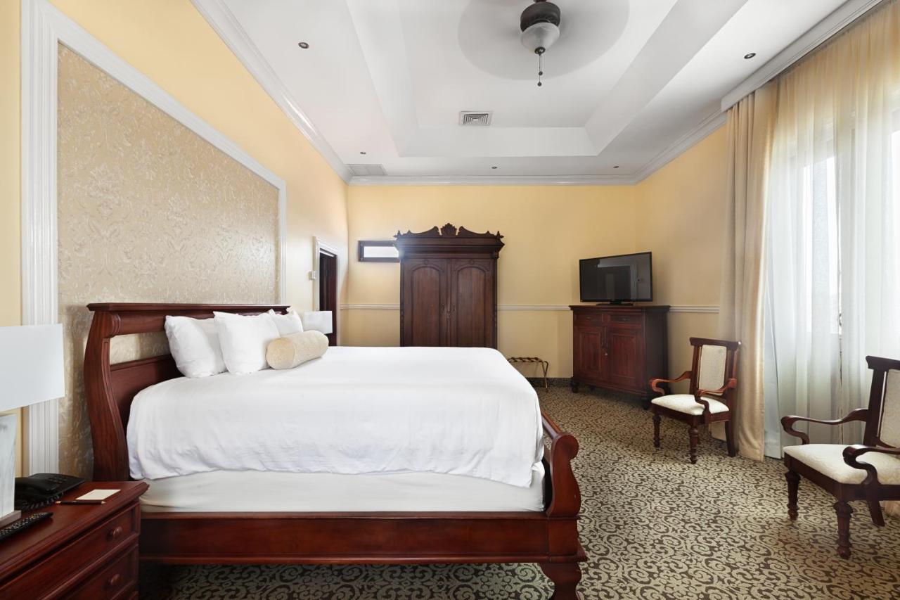 Hotel La Perla Leon Ngoại thất bức ảnh