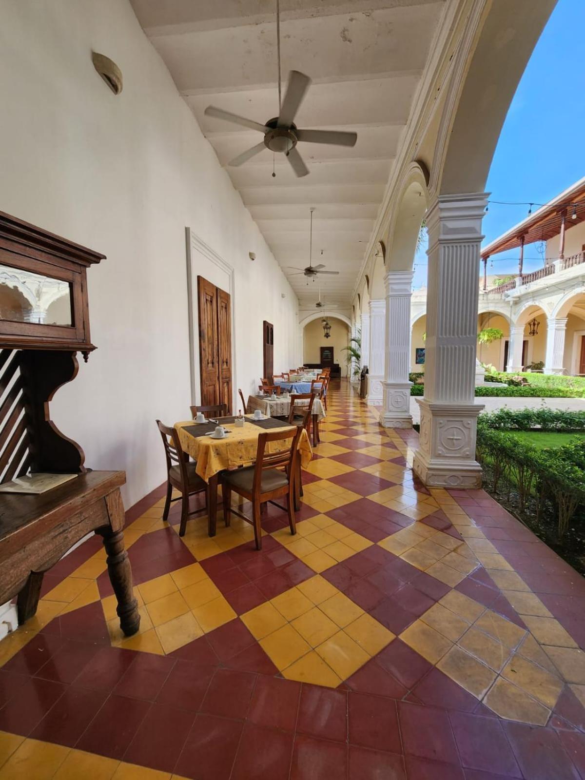 Hotel La Perla Leon Ngoại thất bức ảnh