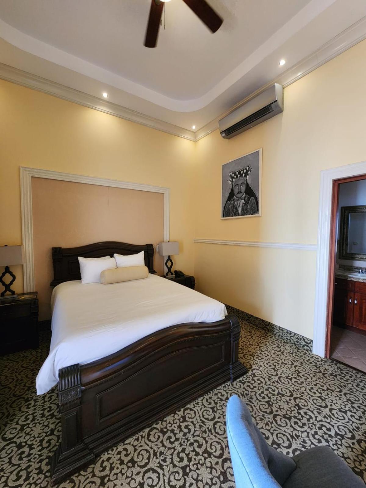 Hotel La Perla Leon Ngoại thất bức ảnh